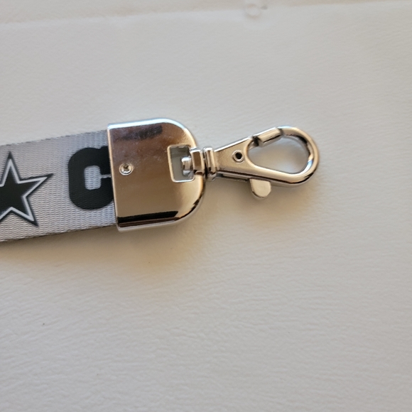 COWBOYS WRIST STRAP KEY CHAIN - Picture 4 of 4